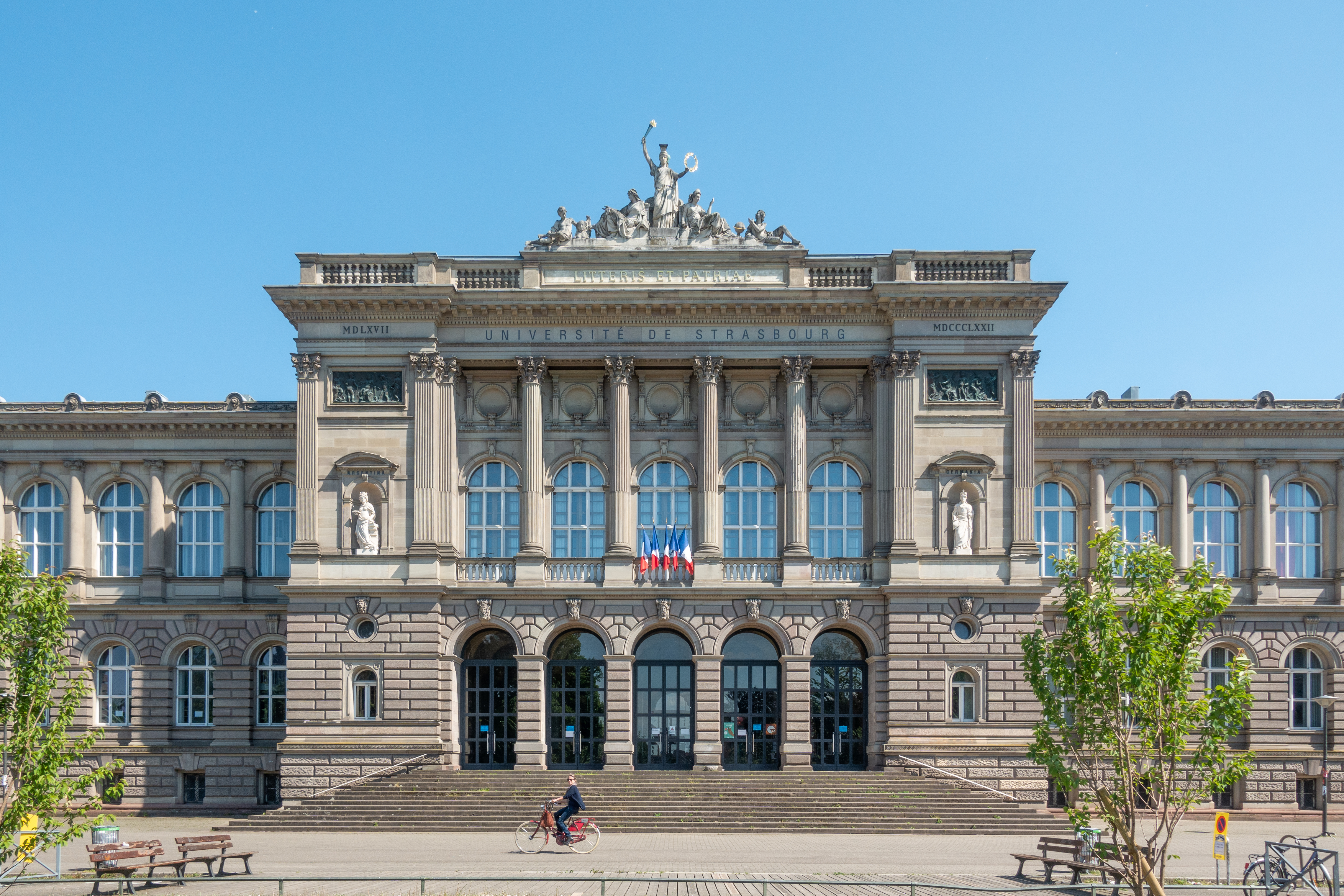 Palais Universitaire logo
